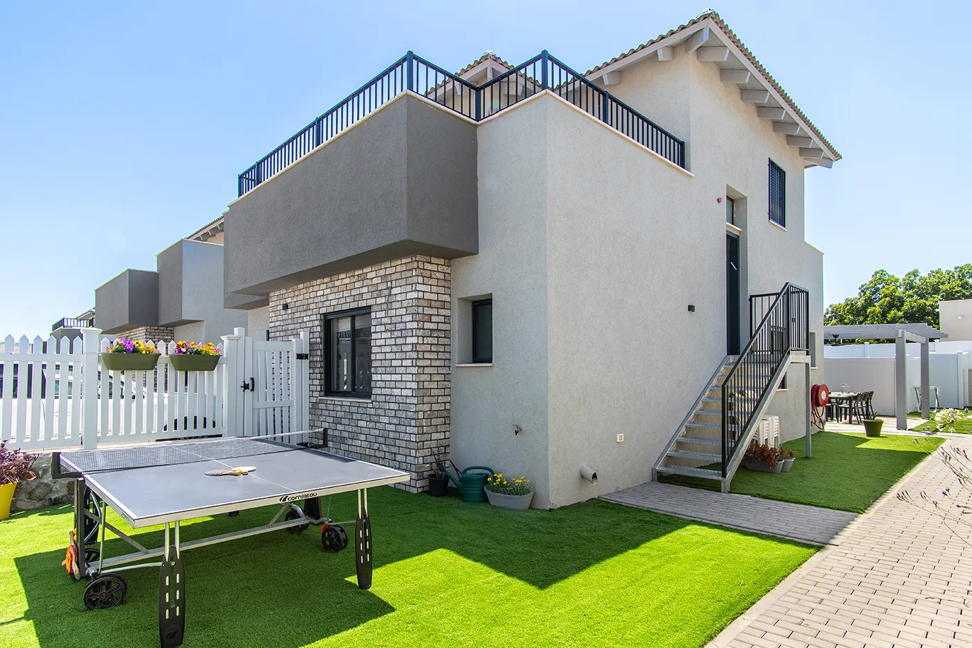 Villa-Inn Yavne'el look from outside